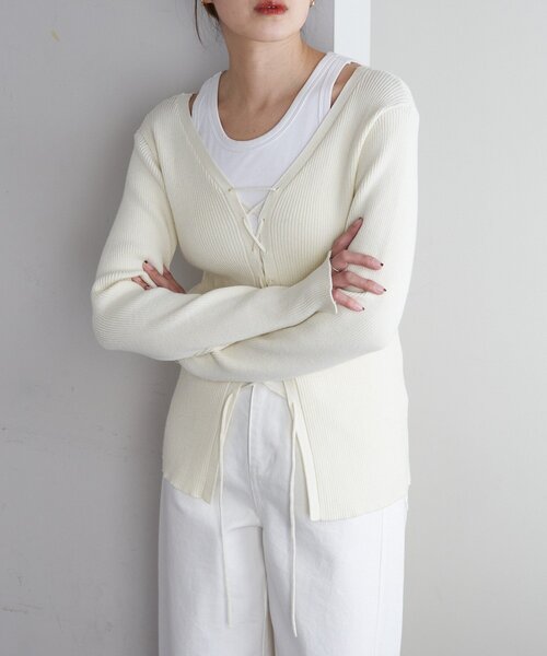 SHENERY(シーナリー)の「レースアップニット(ニット/セーター・レディース・オフホワイト/ブラック/ベージュ・FREE)」の4枚目の写真