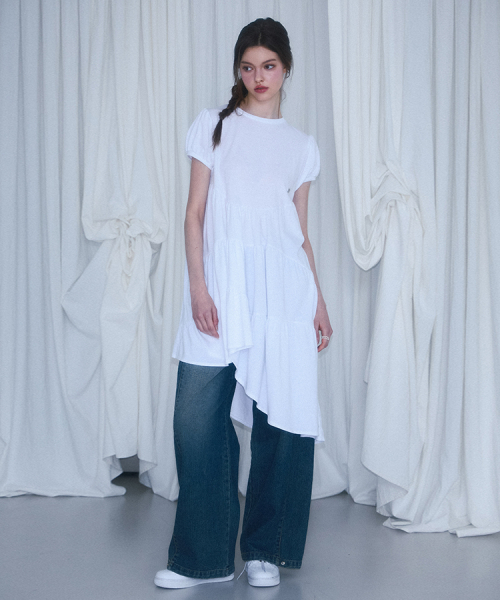 ROSEFRANTZ（ロゼフランツ）の「Unbalance shirring Mini Dress [White]（ワンピース・レディース・ホワイト・OS）」の3枚目の写真