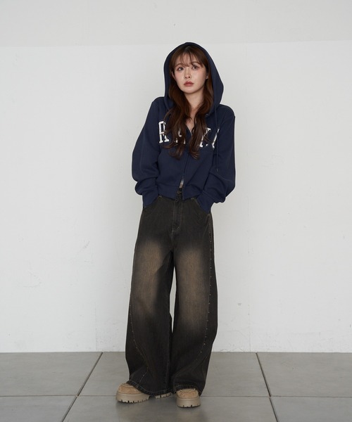 RAY CASSIN（レイカズン）の「【ウエスト調節可/2サイズ展開】スタッズ付ワイドデニム（デニムパンツ・レディース・ブルー/ブラック/ネイビー・S/M）」の8枚目の写真