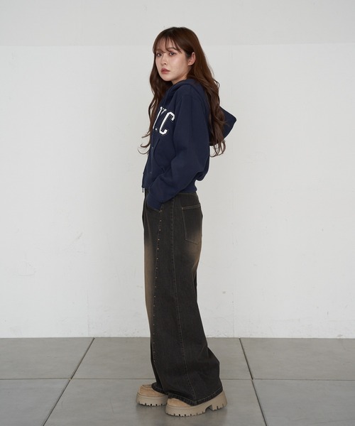 RAY CASSIN（レイカズン）の「【ウエスト調節可/2サイズ展開】スタッズ付ワイドデニム（デニムパンツ・レディース・ブルー/ブラック/ネイビー・S/M）」の9枚目の写真