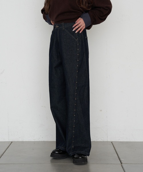 RAY CASSIN（レイカズン）の「【ウエスト調節可/2サイズ展開】スタッズ付ワイドデニム（デニムパンツ・レディース・ブルー/ブラック/ネイビー・S/M）」の14枚目の写真