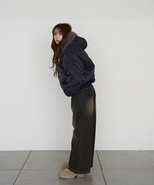 RAY CASSIN（レイカズン）の「【ウエスト調節可/2サイズ展開】スタッズ付ワイドデニム（デニムパンツ・レディース・ブルー/ブラック/ネイビー・S/M）」の12枚目の写真