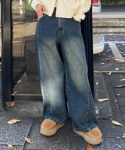 RAY CASSIN（レイカズン）の「【ウエスト調節可/2サイズ展開】スタッズ付ワイドデニム（デニムパンツ・レディース・ブルー/ブラック/ネイビー・S/M）」の20枚目の写真