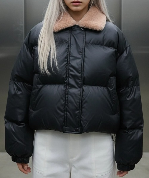 .KOM（ドットコム）の「A'GEM/9 × .kom 『.KOMZ/ドットケーオーエムゼット』Glossy Nylon Puff Down / グロッシーナイロンパフダウン（ダウンジャケット/コート・レディース・ブラック・M）」の4枚目の写真