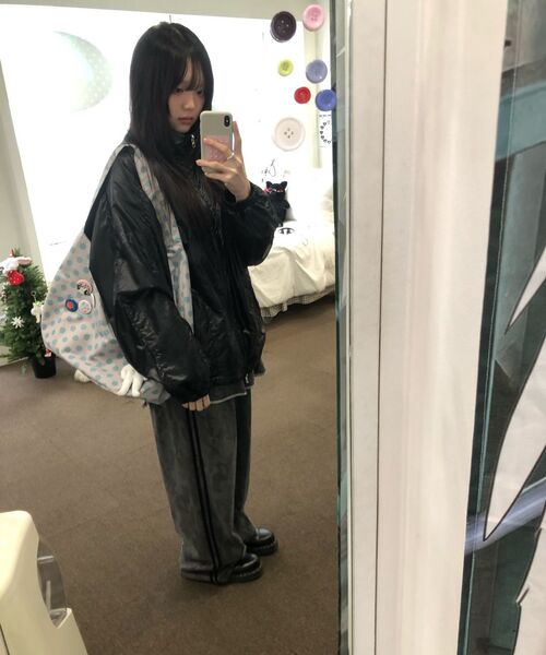 ITZAVIBE(イッザバイブ)の「SYMBOL LOGO WINDBREAKER(ナイロンジャケット・レディース・その他・SMALL/LARGE)」の4枚目の写真