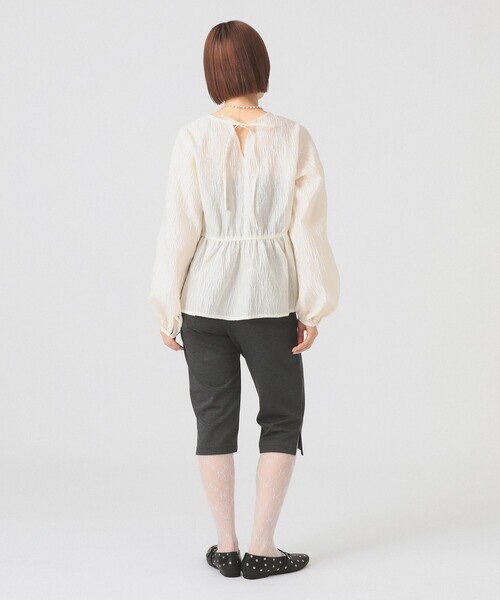 Ray BEAMS(レイビームス)の「ジャガード ギャザー キリカエ クルーネック(シャツ/ブラウス・レディース・オフホワイト/クリーム・ONE SIZE)」の5枚目の写真