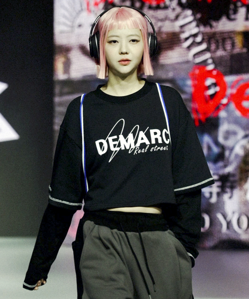 DEMARC(ドゥマーク)の「ダブルスリーブクロップTシャツブラック(Tシャツ/カットソー・レディース・その他・MEDIUM/LARGE)」の4枚目の写真
