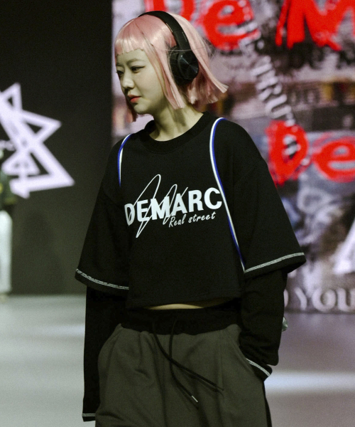DEMARC(ドゥマーク)の「ダブルスリーブクロップTシャツブラック(Tシャツ/カットソー・レディース・その他・MEDIUM/LARGE)」の5枚目の写真