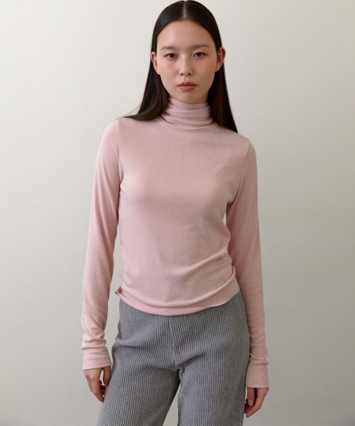 38COMEONCOMMON(38カモンコモン)の「Classic Turtle neck T-shirts (Light pink)(Tシャツ/カットソー・レディース・その他・FREE)」の2枚目の写真