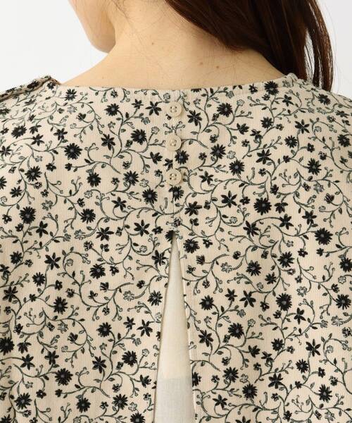 one'sterrace(ワンズテラス)の「コーデュロイ 小花柄 レイヤード風ブラウス(シャツ/ブラウス・レディース・ダークブラウン系8/ベージュ系8/ブルー系その他7・02)」の18枚目の写真