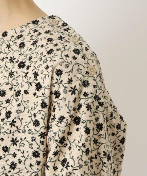 one'sterrace(ワンズテラス)の「コーデュロイ 小花柄 レイヤード風ブラウス(シャツ/ブラウス・レディース・ダークブラウン系8/ベージュ系8/ブルー系その他7・02)」の19枚目の写真
