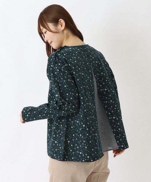 one'sterrace(ワンズテラス)の「コーデュロイ 小花柄 レイヤード風ブラウス(シャツ/ブラウス・レディース・ダークブラウン系8/ベージュ系8/ブルー系その他7・02)」の16枚目の写真