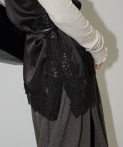 chuclla(チュクラ)の「サテンレースキャミソール chw26s018(キャミソール・レディース・アイボリー/ブラック/ダークブラウン・FREE)」の7枚目の写真