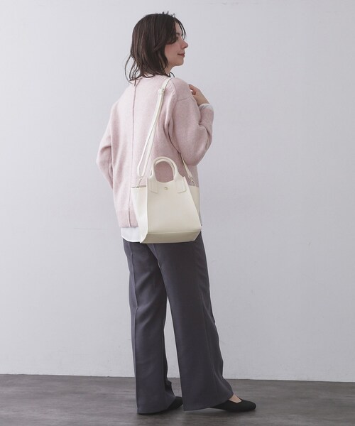 OPAQUE.CLIP(オペークドットクリップ)の「サイドウィングミドルトートバッグ【2WAY/軽量】(ショルダーバッグ・レディース・ナチュラル/アイボリー/ブラック/ライトブルー・00)」の11枚目の写真