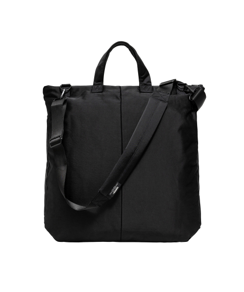 KANEITEI(カネイテイ)の「ROME HELMET BAG L (BLACK) / RECYCLED(メッセンジャーバッグ・レディース・ブラック・FREE)」の2枚目の写真