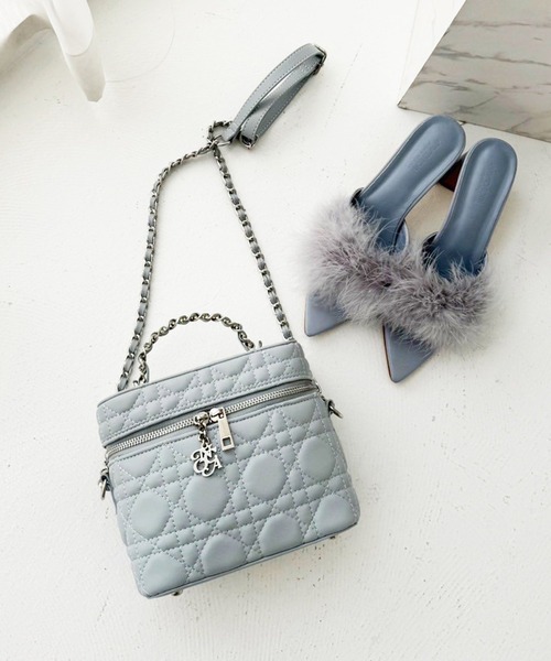 one after another NICE CLAUP（ワンアフターアナザーナイスクラップ）の「WEB限定/チャーム付きキルティングバニティバッグ（ショルダーバッグ・レディース・アイボリー/ブラック/サックスブルー/ブラック系その他/ホワイト系その他・FREE）」の12枚目の写真