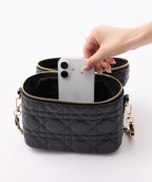 one after another NICE CLAUP（ワンアフターアナザーナイスクラップ）の「WEB限定/チャーム付きキルティングバニティバッグ（ショルダーバッグ・レディース・アイボリー/ブラック/サックスブルー/ブラック系その他/ホワイト系その他・FREE）」の18枚目の写真