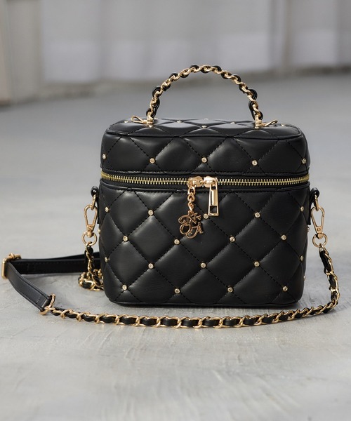 one after another NICE CLAUP（ワンアフターアナザーナイスクラップ）の「WEB限定/チャーム付きキルティングバニティバッグ（ショルダーバッグ・レディース・アイボリー/ブラック/サックスブルー/ブラック系その他/ホワイト系その他・FREE）」の19枚目の写真