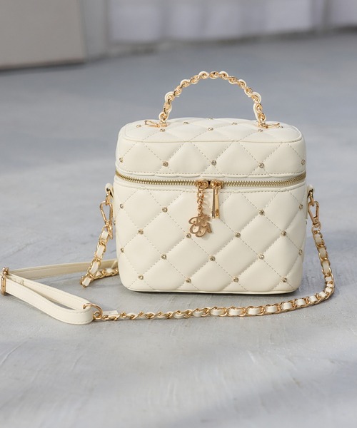 one after another NICE CLAUP（ワンアフターアナザーナイスクラップ）の「WEB限定/チャーム付きキルティングバニティバッグ（ショルダーバッグ・レディース・アイボリー/ブラック/サックスブルー/ブラック系その他/ホワイト系その他・FREE）」の22枚目の写真