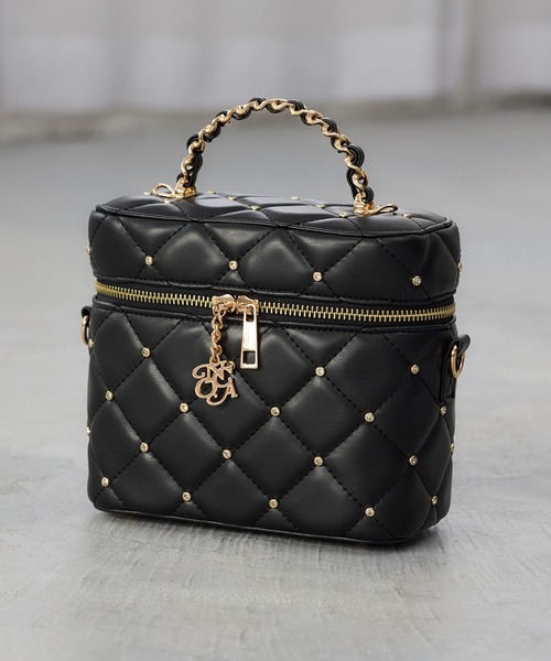 one after another NICE CLAUP（ワンアフターアナザーナイスクラップ）の「WEB限定/チャーム付きキルティングバニティバッグ（ショルダーバッグ・レディース・アイボリー/ブラック/サックスブルー/ブラック系その他/ホワイト系その他・FREE）」の21枚目の写真