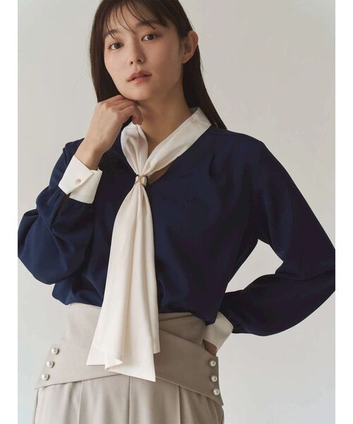 TONAL(トーナル)の「スカーフリングタイブラウス(シャツ/ブラウス・レディース・ピンク/ネイビー/オフホワイト・MEDIUM)」の10枚目の写真