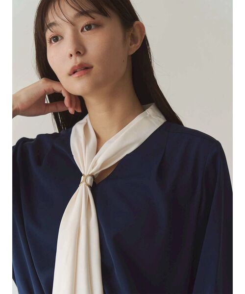 TONAL(トーナル)の「スカーフリングタイブラウス(シャツ/ブラウス・レディース・ピンク/ネイビー/オフホワイト・MEDIUM)」の11枚目の写真