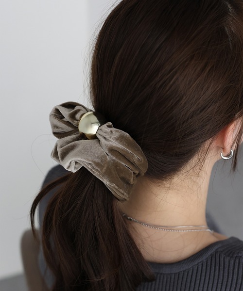 BLUEEAST（ブルーイースト）の「メタルボールベロアシュシュ（シュシュ・レディース・ブラウン/モカ/ブラック・FREE）」の6枚目の写真