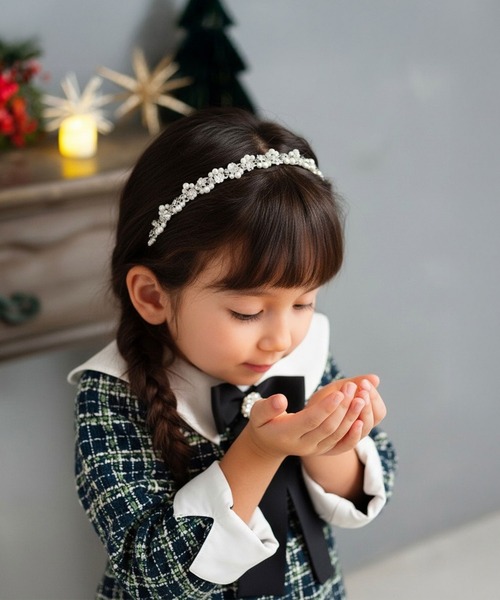 Rora（ローラ）の「ジュエリーパール カチューシャ (1colors) 日本製 ハンドメイド（カチューシャ・キッズ・ホワイト・FREE）」の4枚目の写真