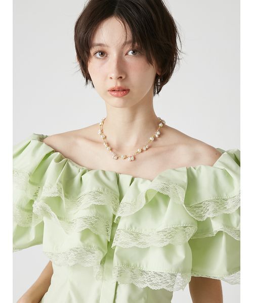 LILY BROWN(リリーブラウン)の「ボリュームフリルオフショルブラウス(シャツ/ブラウス・レディース・ネイビー/ホワイト/グリーン・F)」の9枚目の写真