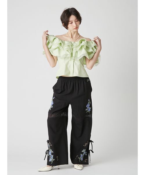 LILY BROWN(リリーブラウン)の「ボリュームフリルオフショルブラウス(シャツ/ブラウス・レディース・ネイビー/ホワイト/グリーン・F)」の14枚目の写真