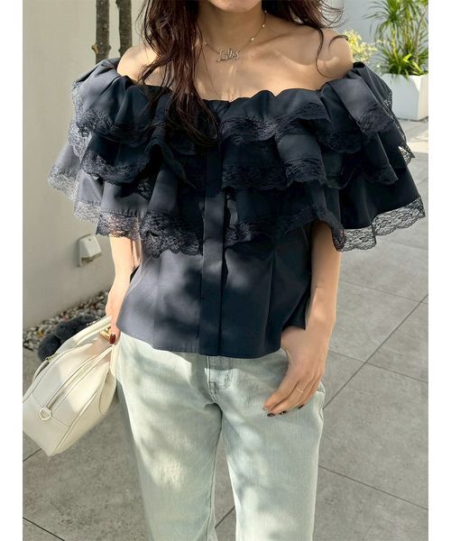 LILY BROWN(リリーブラウン)の「ボリュームフリルオフショルブラウス(シャツ/ブラウス・レディース・ネイビー/ホワイト/グリーン・F)」の16枚目の写真
