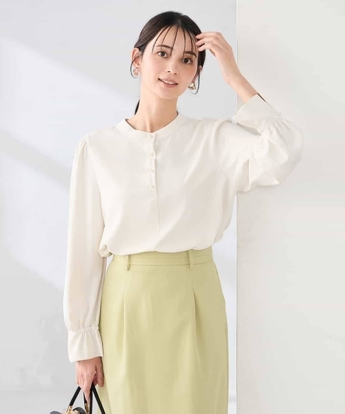 a.v.v(アーヴェヴェ)の「2WAYスタンドネックブラウス(シャツ/ブラウス・レディース・ダークインディゴブルー/ホワイト/ブラック・40/38/36)」の1枚目の写真