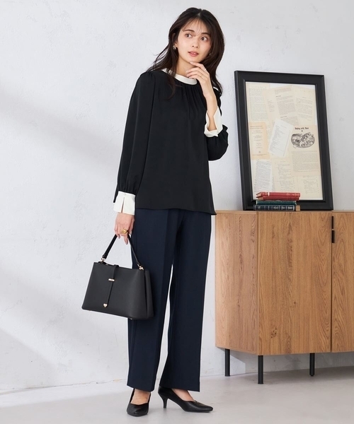 a.v.v(アーヴェヴェ)の「2WAYスタンドネックブラウス(シャツ/ブラウス・レディース・ダークインディゴブルー/ホワイト/ブラック・40/38/36)」の9枚目の写真