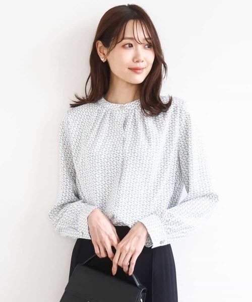 MK MICHEL KLEIN(エムケーミッシェルクラン)の「幾何柄バンドカラーブラウス/洗える(シャツ/ブラウス・レディース・ライトブルー/アイボリー・38)」の3枚目の写真