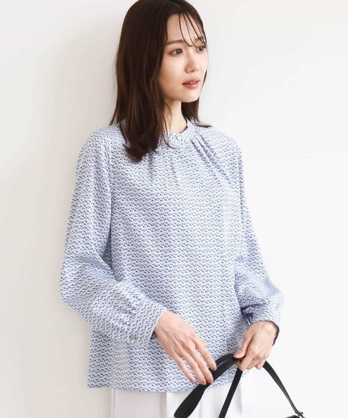 MK MICHEL KLEIN(エムケーミッシェルクラン)の「幾何柄バンドカラーブラウス/洗える(シャツ/ブラウス・レディース・ライトブルー/アイボリー・38)」の7枚目の写真