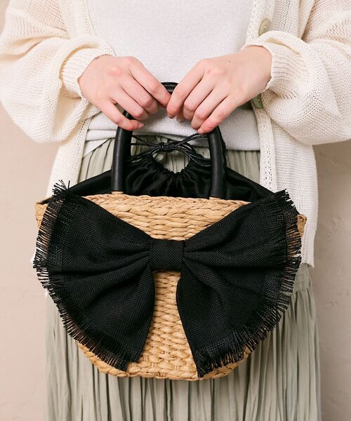 le.coeur blanc(ルクールブラン)の「リボン付きバケツ型トートバック(トートバッグ・レディース・ベージュ/ブラック・FREE)」の2枚目の写真