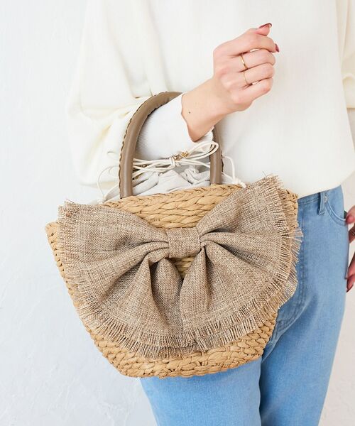 le.coeur blanc(ルクールブラン)の「リボン付きバケツ型トートバック(トートバッグ・レディース・ベージュ/ブラック・FREE)」の6枚目の写真