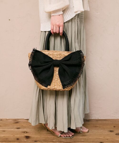 le.coeur blanc(ルクールブラン)の「リボン付きバケツ型トートバック(トートバッグ・レディース・ベージュ/ブラック・FREE)」の17枚目の写真