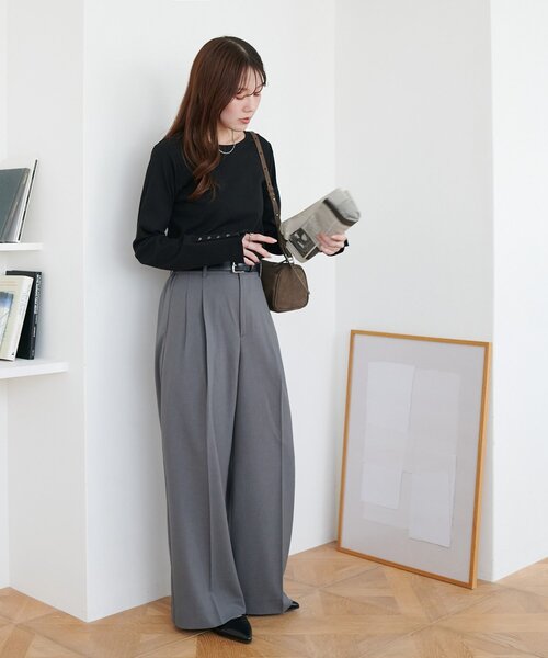 DISCOAT（ディスコート）の「とろみ2タックワイドパンツ《WEB限定カラーあり》（スラックス・レディース・ダークブラウン/ベージュ系その他/グレー/グレイッシュベージュ/ブラック/アイボリー/ネイビー・ML/MEDIUM/PS/TM/LARGE/SMALL）」の16枚目の写真