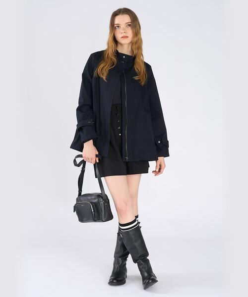 To b. by agnes b.（トゥービーバイアニエスベー）の「コットン スタンドカラー ジップアップ ショートコート（その他アウター・レディース・ネイビー・FREE）」の4枚目の写真