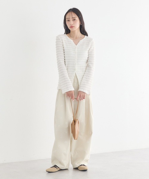 earth music&ecology(アースミュージックアンドエコロジー)の「【2026SS/先行予約】シャーリングカットカーディガン(カーディガン/ボレロ・レディース・ピンク/ブラック/アイボリー/ミント・FREE)」の18枚目の写真