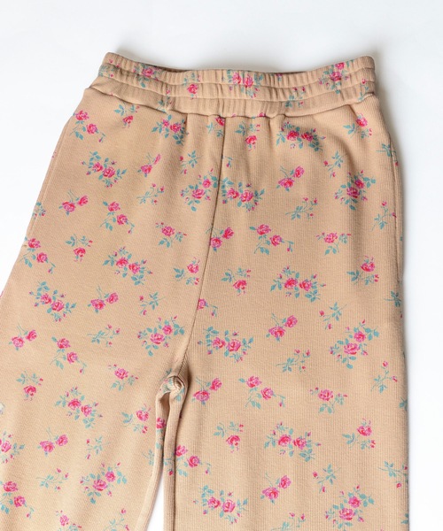 HOLIDAY(ホリデイ)の「SUPER RIB CROPPED PANTS (FLOWER) スーパーリブクロップドパンツ (フラワー)(その他パンツ・レディース・ベージュ・ONE SIZE)」の3枚目の写真