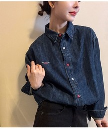 I.O.E（アイオイ）の「配色ボタンアクセントデニムシャツ（シャツ/ブラウス）」