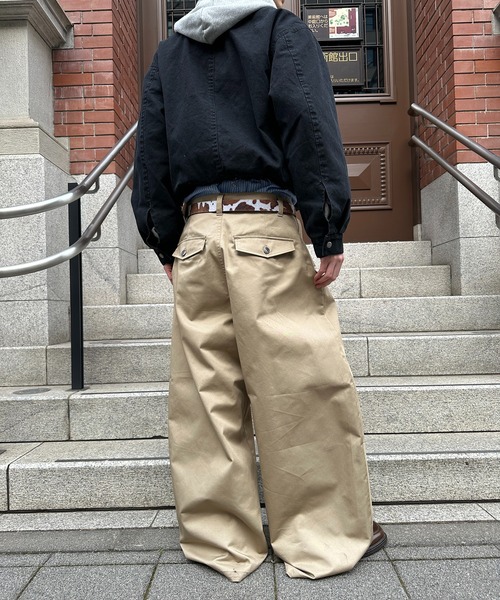 kutir（クティール）の「2TUCK BUGGY BALLOON CHINO PANTS／2タックバギーバルーンチノパン（チノパンツ・メンズ・ベージュ/ブラック・MEDIUM/SMALL/LARGE）」の21枚目の写真