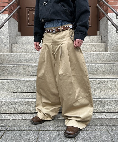 kutir（クティール）の「2TUCK BUGGY BALLOON CHINO PANTS／2タックバギーバルーンチノパン（チノパンツ・メンズ・ベージュ/ブラック・MEDIUM/SMALL/LARGE）」の14枚目の写真