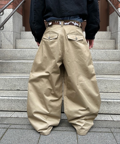 kutir（クティール）の「2TUCK BUGGY BALLOON CHINO PANTS／2タックバギーバルーンチノパン（チノパンツ・メンズ・ベージュ/ブラック・MEDIUM/SMALL/LARGE）」の15枚目の写真