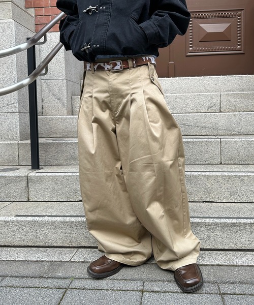 kutir（クティール）の「2TUCK BUGGY BALLOON CHINO PANTS／2タックバギーバルーンチノパン（チノパンツ・メンズ・ベージュ/ブラック・MEDIUM/SMALL/LARGE）」の16枚目の写真