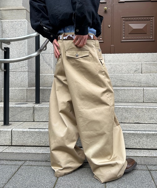 kutir（クティール）の「2TUCK BUGGY BALLOON CHINO PANTS／2タックバギーバルーンチノパン（チノパンツ・メンズ・ベージュ/ブラック・MEDIUM/SMALL/LARGE）」の20枚目の写真