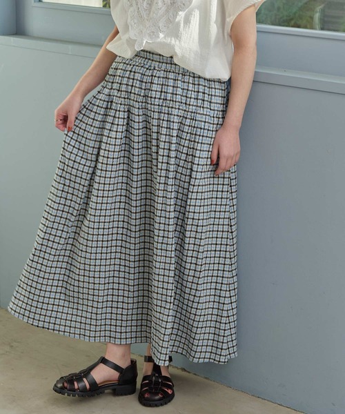 l'atelier du savon（アトリエドサボン）の「ちぢみギンガム　くしゅくしゅスカート（スカート・レディース・ブラック/レッド・FREE）」の2枚目の写真