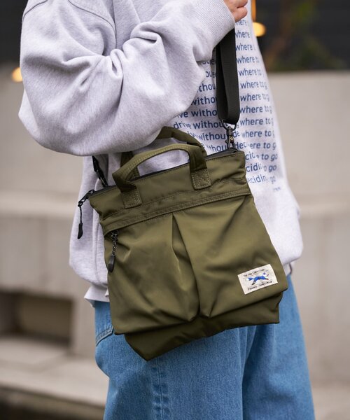 PENNEYS（ぺニーズ）の「【FOX】ミニヘルメットバッグ（ショルダーバッグ・メンズ・イエロー/カーキ/ブラック・ONE SIZE）」の2枚目の写真